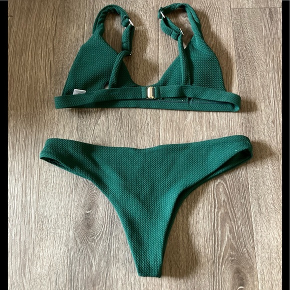Green textured thong bikini set - Picture 2 of 9